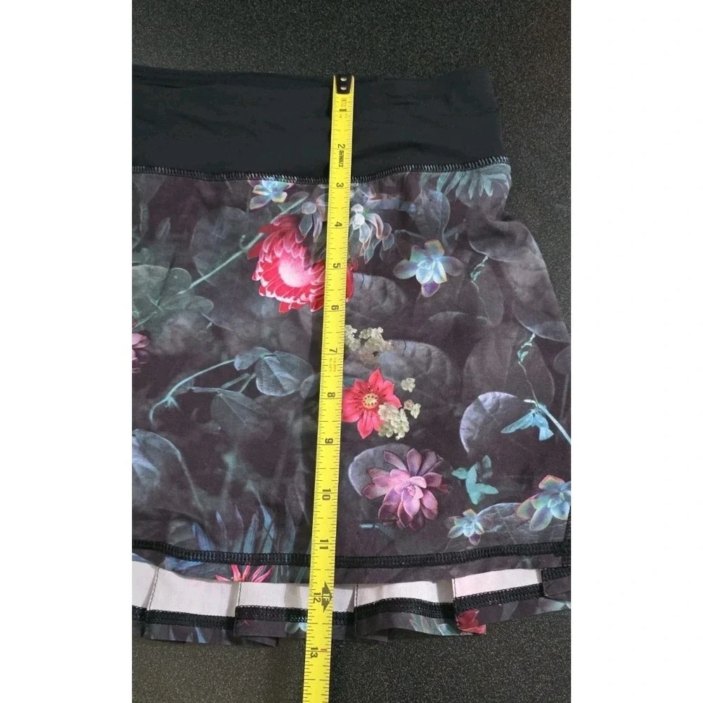 Lululemon Run Pace‎ Setter Tennis Skirt Skort Women 6 Black Multi Floral EUC